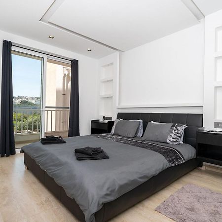 Modern 2 Bedroomed Apartment In Gżira Kültér fotó